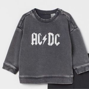 H&M SWEATER WITH SNAP BUTTON FASTENERS ON SHOULDER